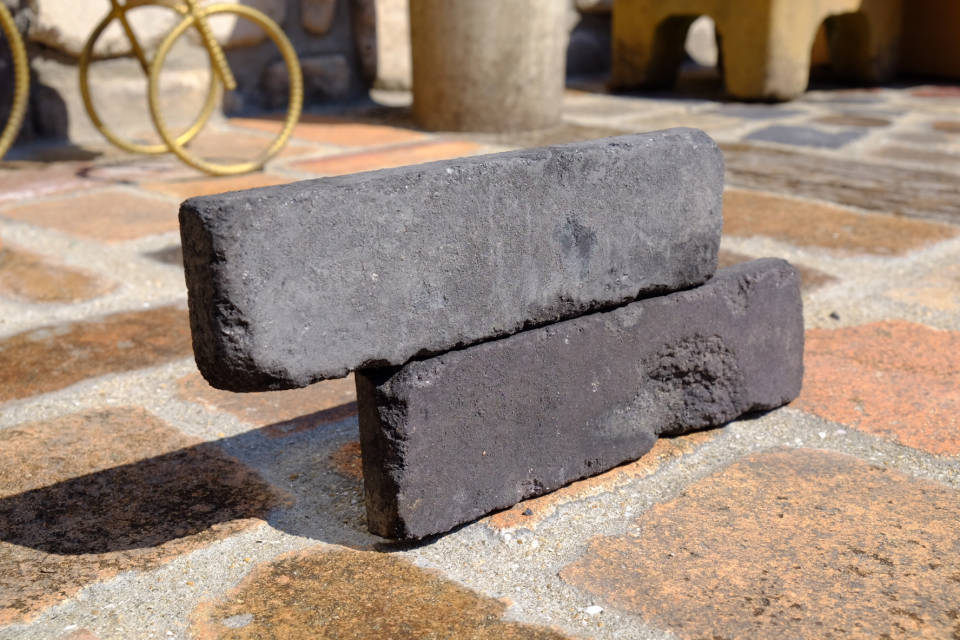 スライスレンガ　「イブシ・ブラック」の商品画像00